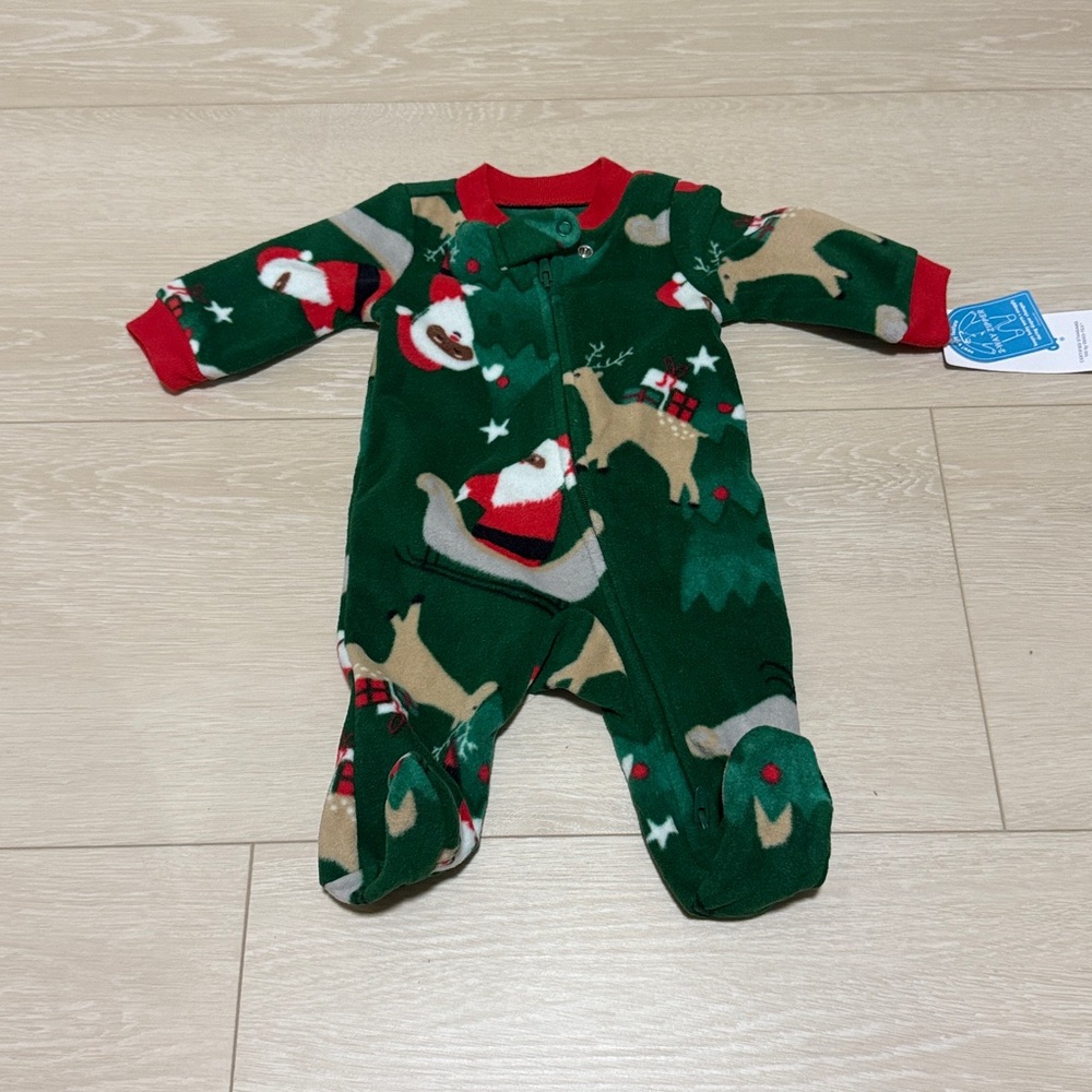 ✨Carter’s Newborn Fleece Christmas Onesie